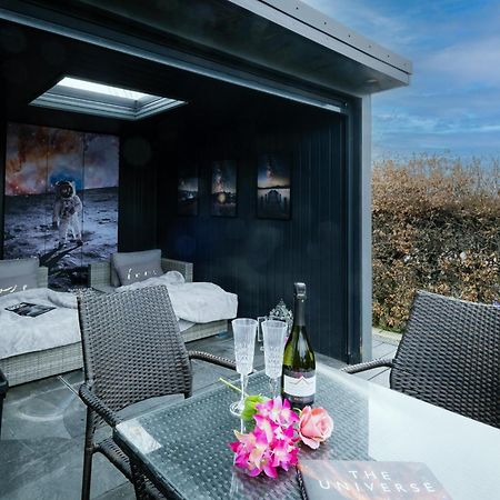 Rockside - Luxury 1 Bedroom Home With Hot Tub, Central Location, Parking And Pet Friendly Windermere Buitenkant foto