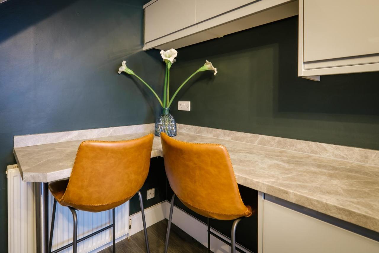 Rockside - Luxury 1 Bedroom Home With Hot Tub, Central Location, Parking And Pet Friendly Windermere Buitenkant foto