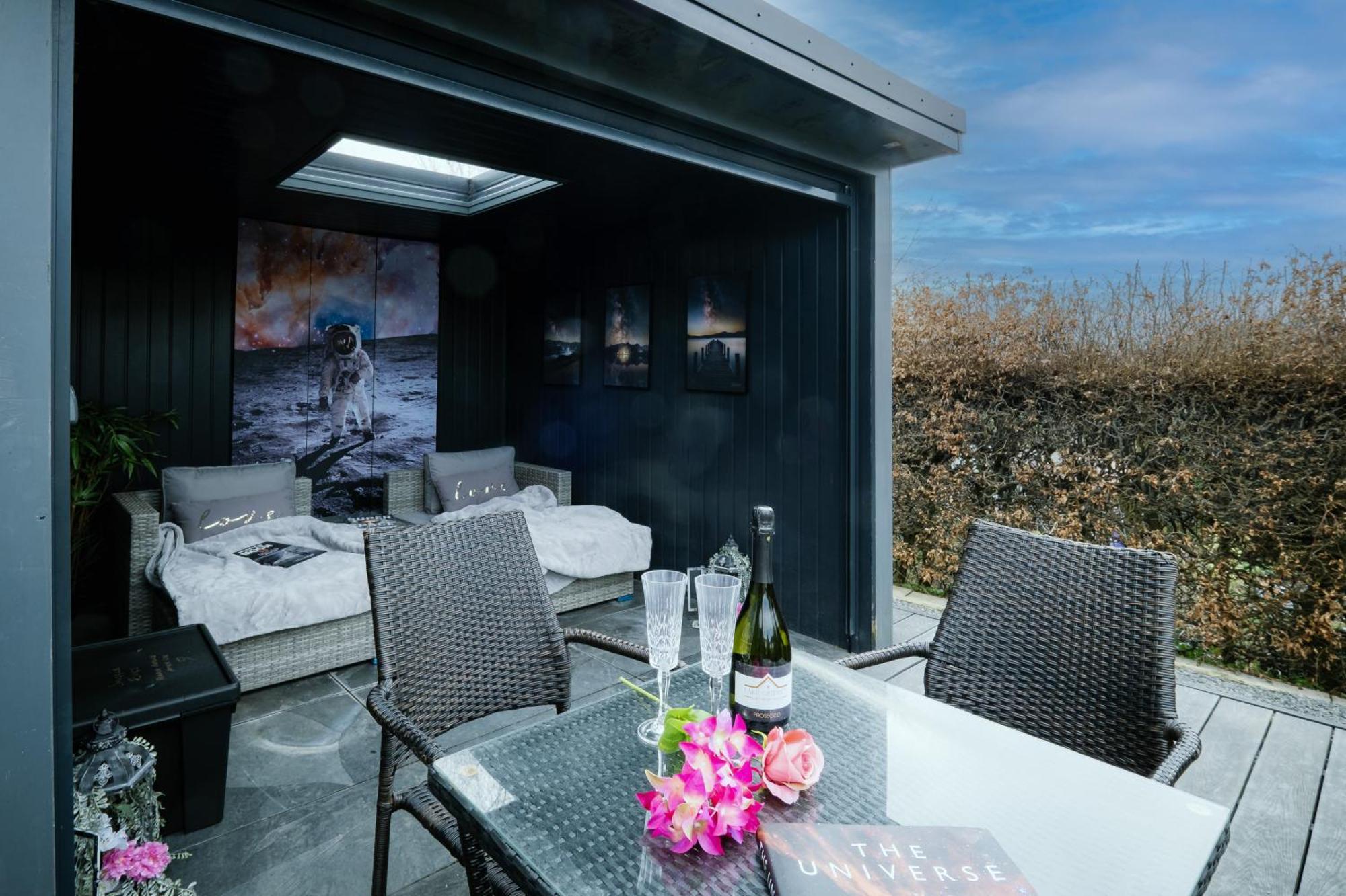 Rockside - Luxury 1 Bedroom Home With Hot Tub, Central Location, Parking And Pet Friendly Windermere Buitenkant foto