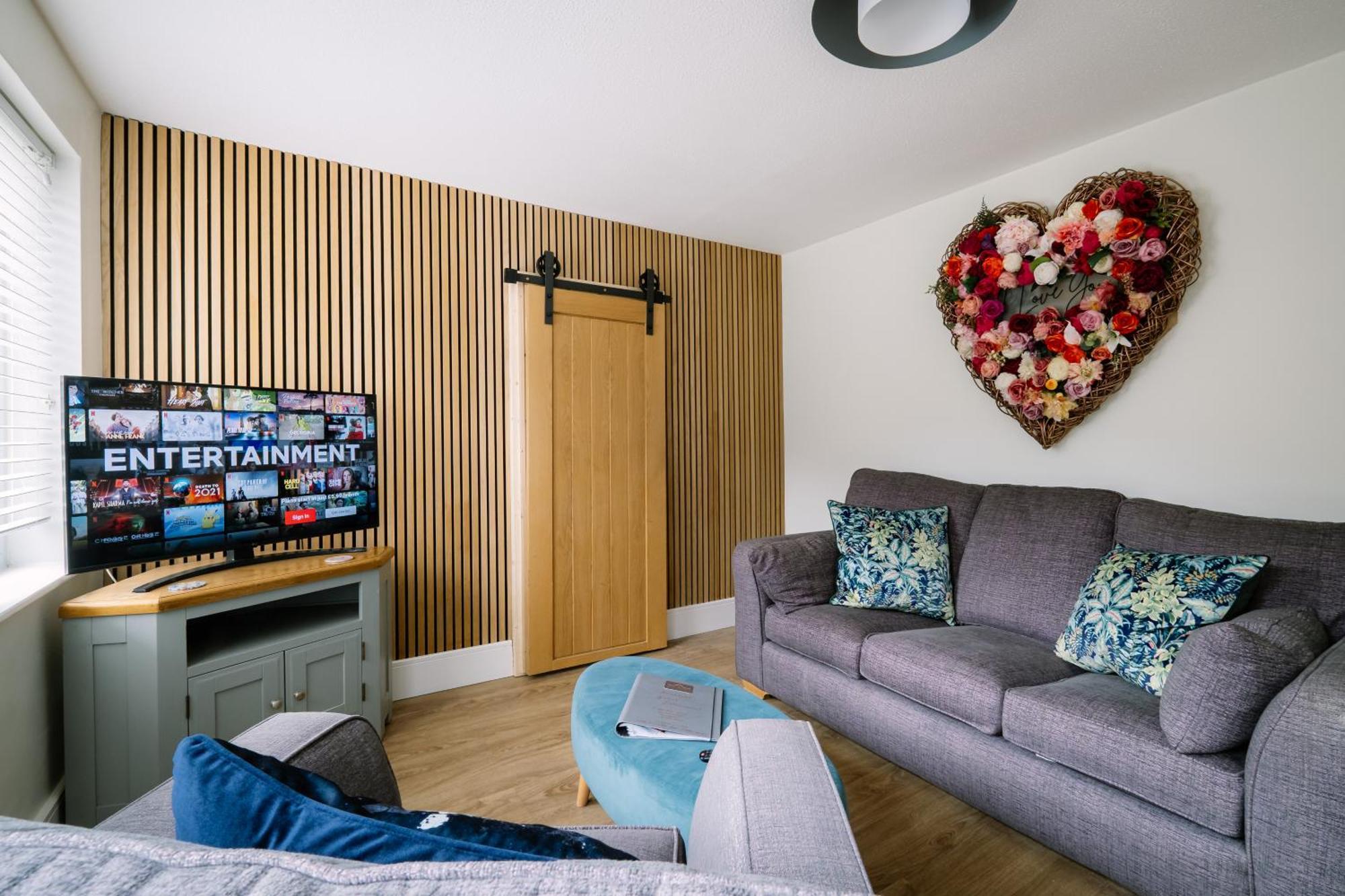 Rockside - Luxury 1 Bedroom Home With Hot Tub, Central Location, Parking And Pet Friendly Windermere Buitenkant foto