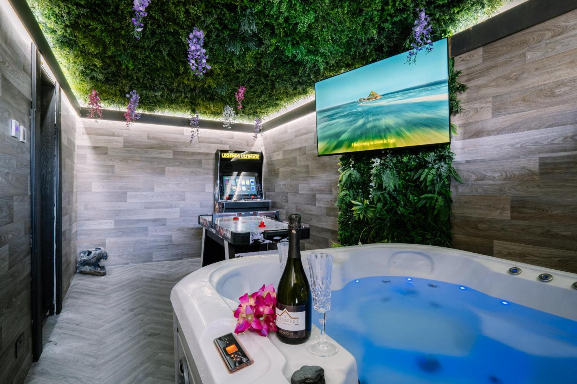 Rockside - Luxury 1 Bedroom Home With Hot Tub, Central Location, Parking And Pet Friendly Windermere Buitenkant foto